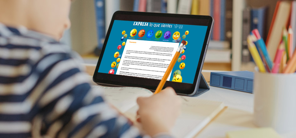 Estudiando con tableta Imagen estudiando con tableta