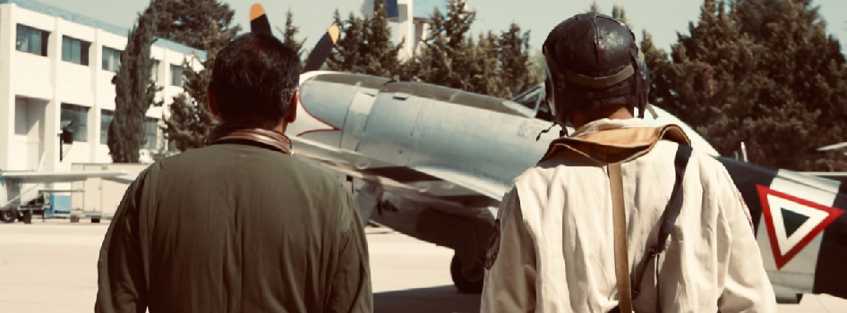 <strong>Figura 2.</strong> El Ing. Víctor López y Felipe Márquez recreando escenas de vuelo en un P47.