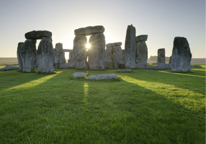 <b>Figura 1a.</b> Salida del sol en Stonehenge el 21 de Marzo. Image