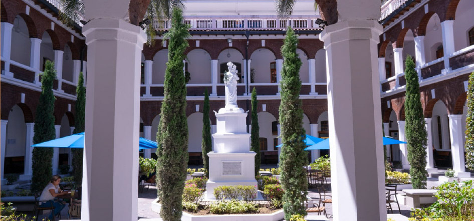 Patio de la Virgen, Universidad Tecnológica Equinoccial Image